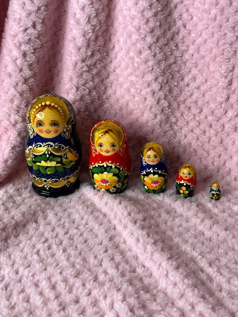 Traditional Nesting Matryoshka Doll Set of 5’Blue & Red and gold leaf